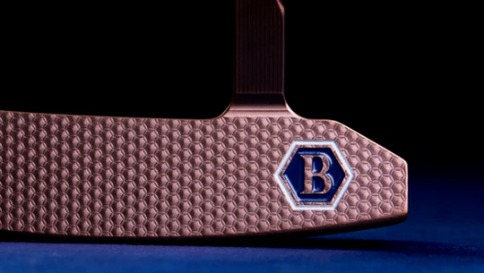 closeup of honeycomb on putter